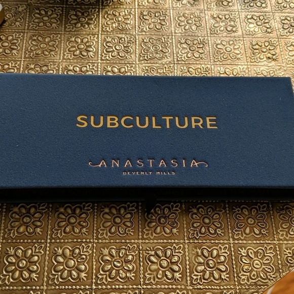 Sold Anastasia Subculure Palette - Picture 3 of 4
